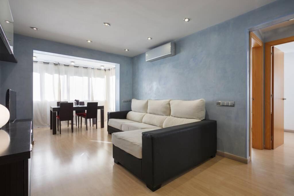 Apartamento Playa Con Piscina Parking Y 2 Habitac Appartement Castelldefels Buitenkant foto